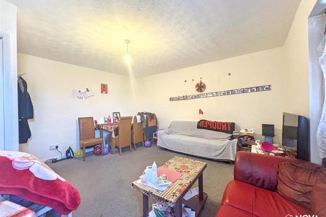 7 Gainsborough Court, Stockingstone Road, Luton photo 2