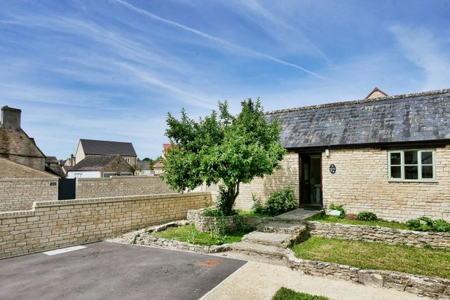 Thumbnail Cottage to rent in West Mill Lane, Cricklade, Swindon