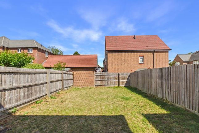 52, Medlar Street, Aylesbury photo 2