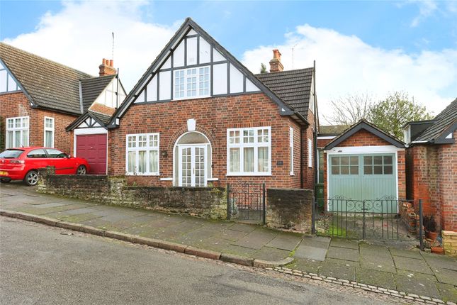 Thumbnail Detached house for sale in Sunnycroft Road, Leicester
