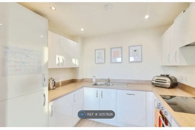 Flat, High Street, Upton, Northampton photo 5
