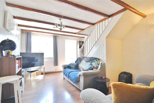 27, Farriers Croft, Stroud photo 3