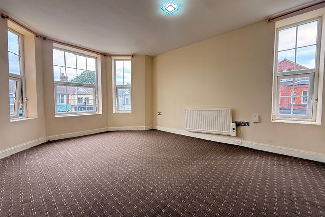 Flat C, 141, High Street North, Dunstable photo 2