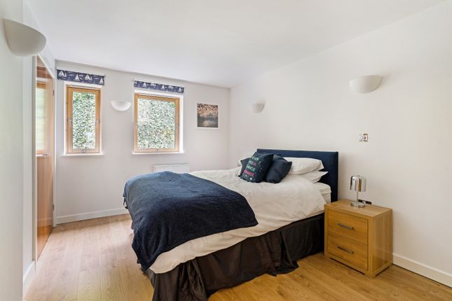 Flat for sale in Leading Edge, Bristol