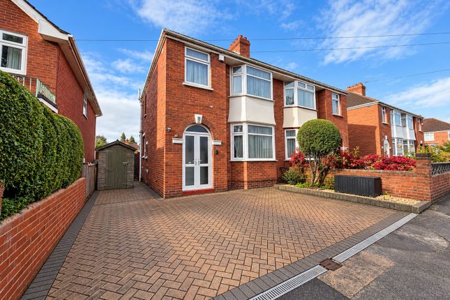 3-bed semi-detached on Conrad Avenue, Exeter, £350,000