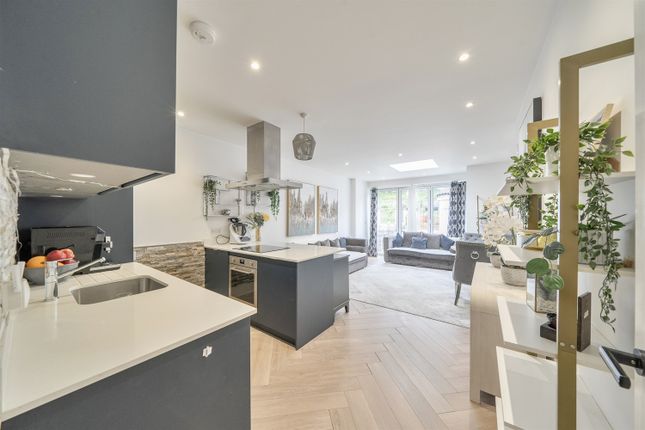 10, Brighton Road, Coulsdon photo 2