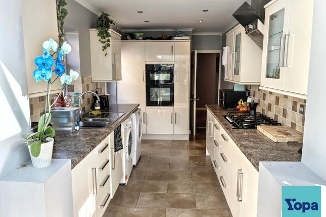 Bellhouse Road, Leigh-on-sea photo 4
