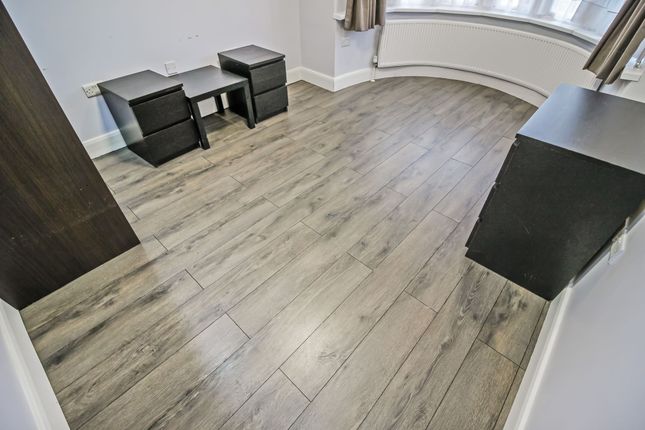 Flat 2 1 Elmsleigh Avenue, Harrow, Harrow photo 4