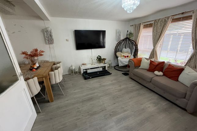 7, Grantham Road, London photo 2