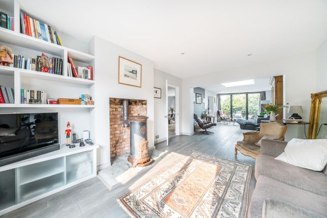 19, Aspen Close, Guildford photo 4