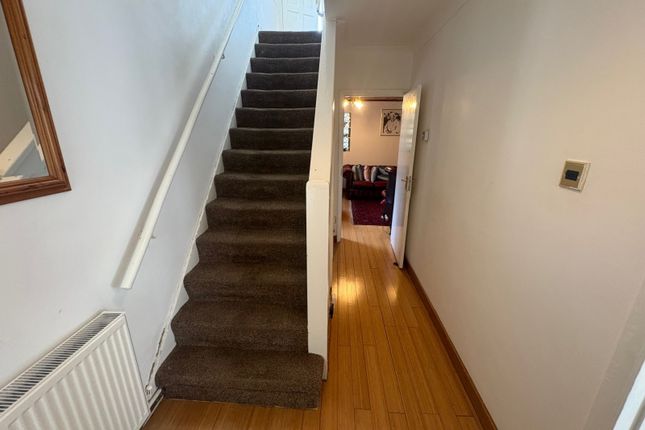 8 Speart Lane, Hounslow photo 4