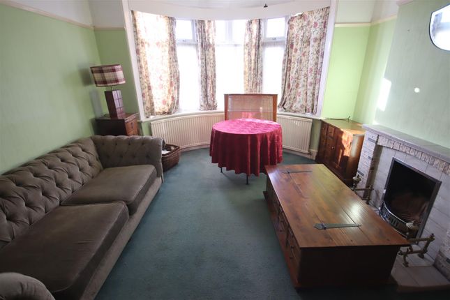11, Yewstock Crescent West, Chippenham photo 3