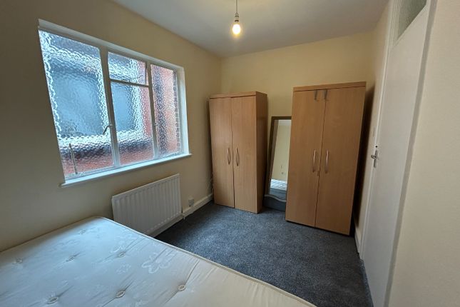 Flat to rent in Booth Road, Colindale, London