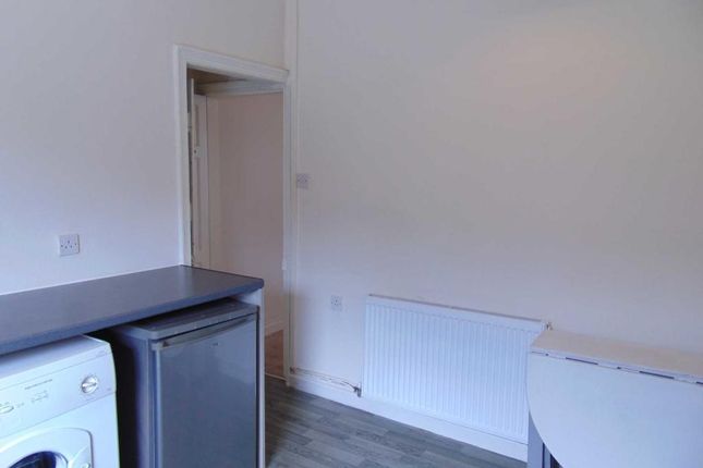 6, Chancery Lane, Oldham photo 4