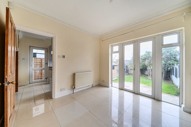 84, Grecian Crescent, London photo 2