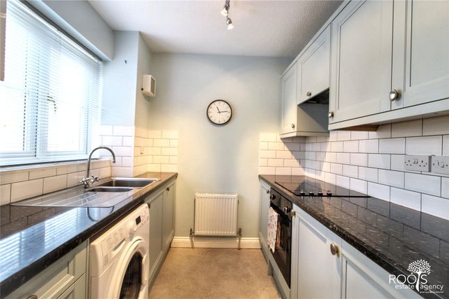33, Meadowsweet Cl, Thatcham photo 2