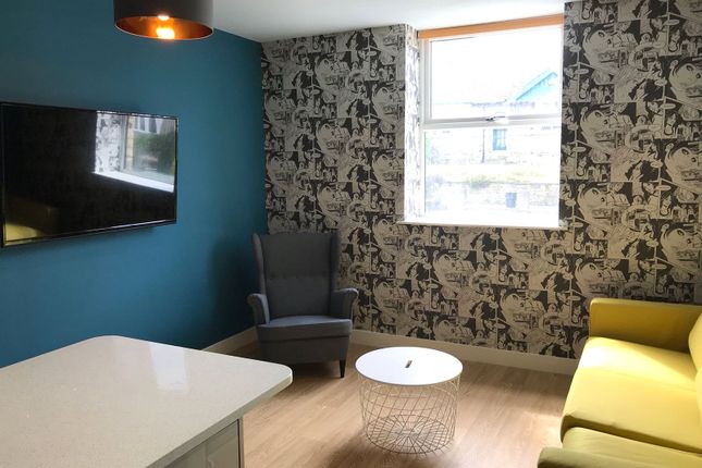 61 Newsome Road, Huddersfield photo 3