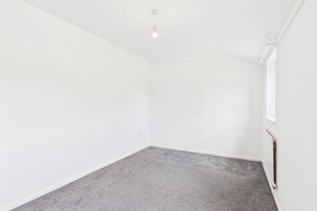 10, Mow Bray Close, Rednal photo 4