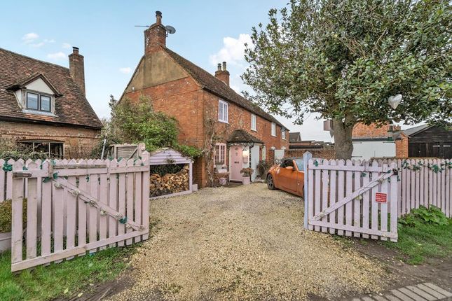 2-bed house on Holly Cottage, Oxford Road, Oakley, Oakley, £350,000