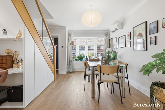 9a, Alpha Road, Brentwood photo 3