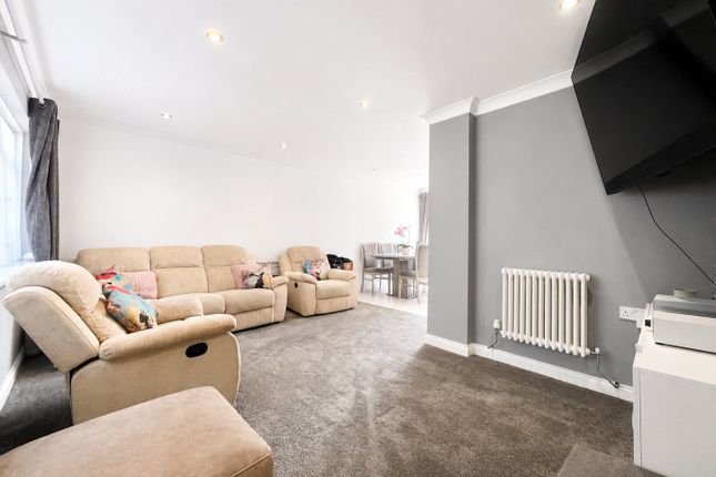 30, Peverel Green, Gillingham photo 3