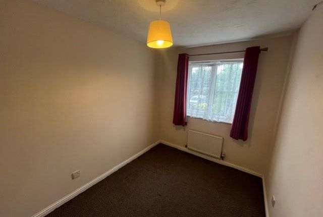 17, Stocker Gardens, Dagenham photo 4