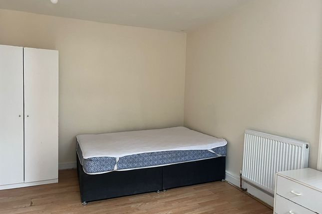 Studio to rent in Flat, Guildford House, - Guildford Street, Luton LU1