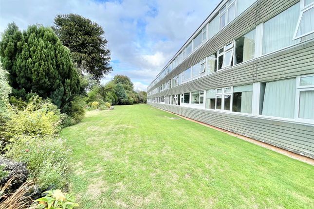 Thumbnail Flat to rent in Howecroft Gardens, Eastmead Lane, Westbury On Trym, Bristol