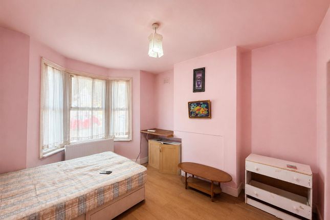 9, Rossindel Road, Hounslow photo 4