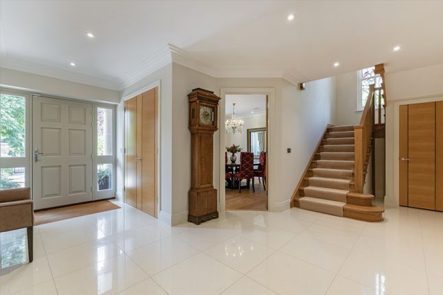 Heath Close, Virginia Water photo 2
