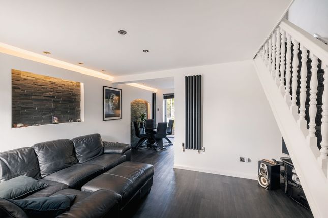 8 Angelica Gardens, Croydon photo 4