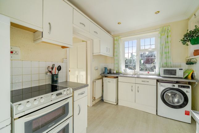 Small Lodge,, Sheath Lane, Oxshott photo 4