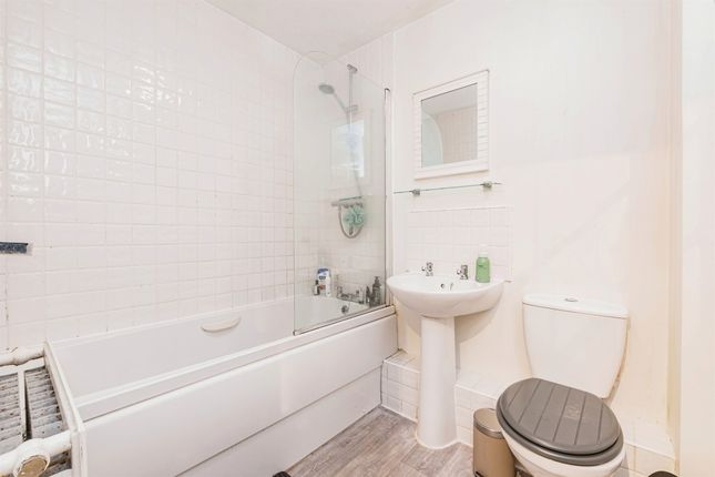 Flat for sale in Englefield Way, Basingstoke