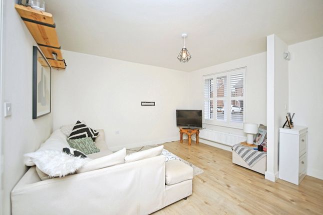 7, Blackberry Lane, Warwickshire photo 2