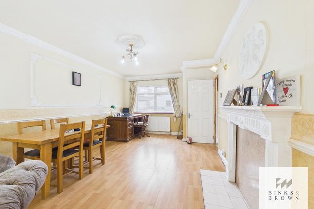 20, Clarence Road, Corringham photo 4