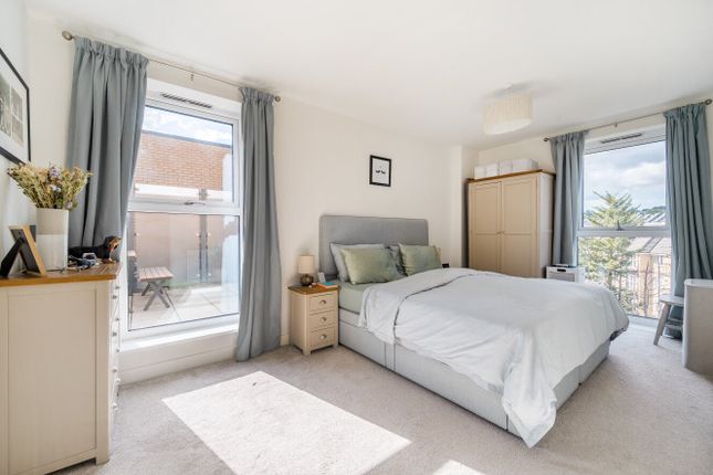 Flat 158, Lambourne House,, Apple Yard, London photo 3