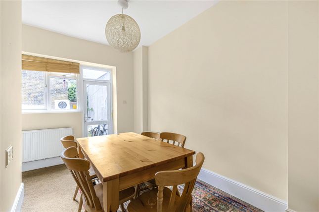 Detached house to rent in Belmont Close, London