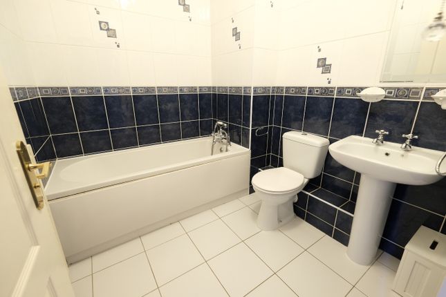 Town house for sale in Quayside Walk, Marchwood