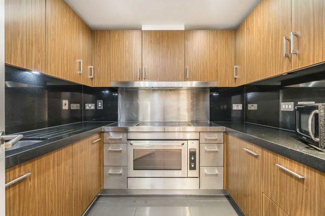 Flat 1302, New Providence Wharf, 1, Fairmont Avenue, London photo 3
