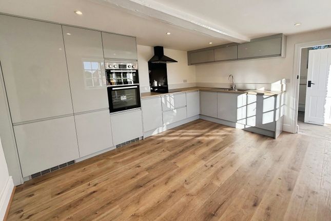 3-bed house on Ivy Cottage, Spring Lane, Newark-on-Trent, £2,000/mo