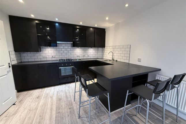 74, Coleridge Way, Borehamwood photo 3