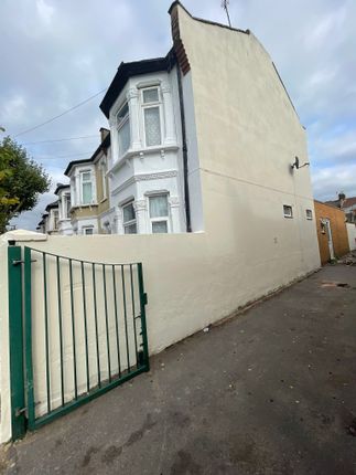 Aintree Avenue, London photo 2