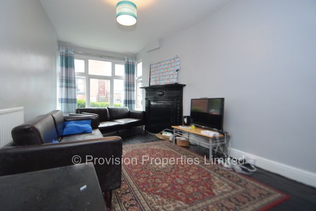 Manor Drive, Hyde Park photo 2