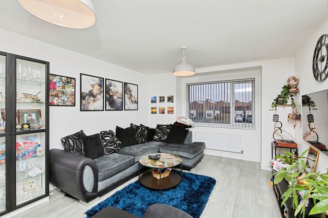 30, Fellows Drive, Burton-On-Trent photo 2