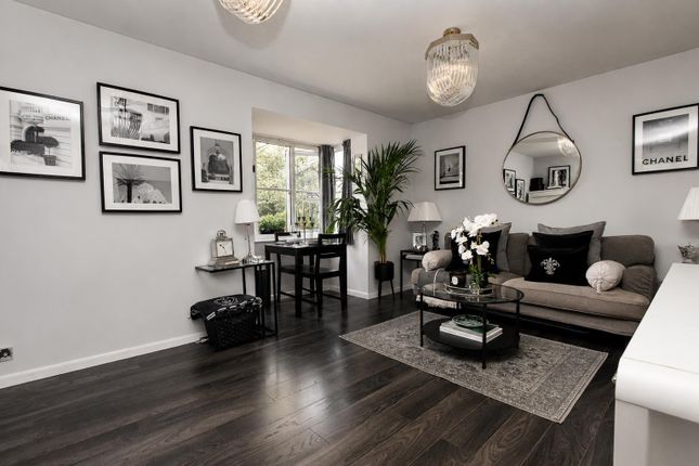 Flat 3, 23, Foxglove Way, Wallington photo 4