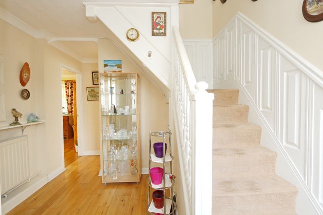 21, Ashcombe Close, Leigh-On-Sea photo 4