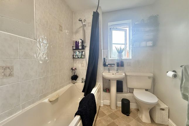 10, Dovecote Lane, Hereford photo 3