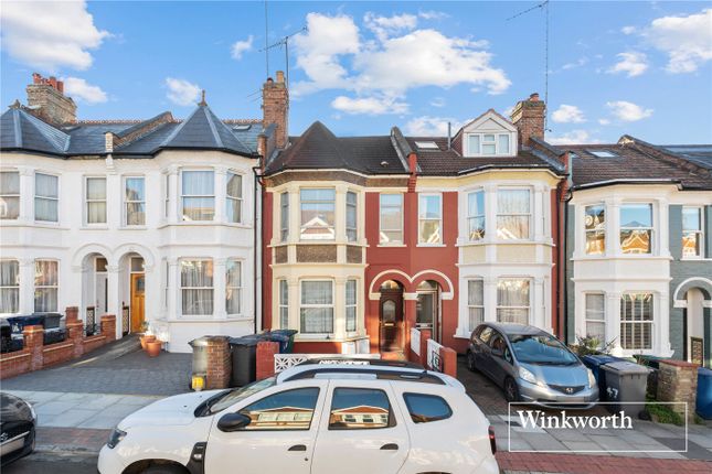 Flat for sale in Elm Park Road, Finchley, London