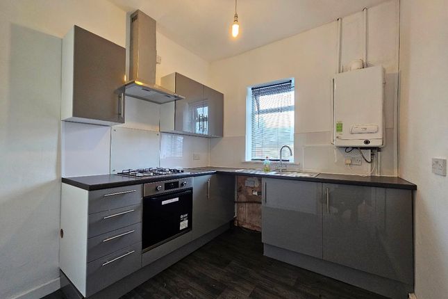 Flat to rent in Schofield Place, Littleborough