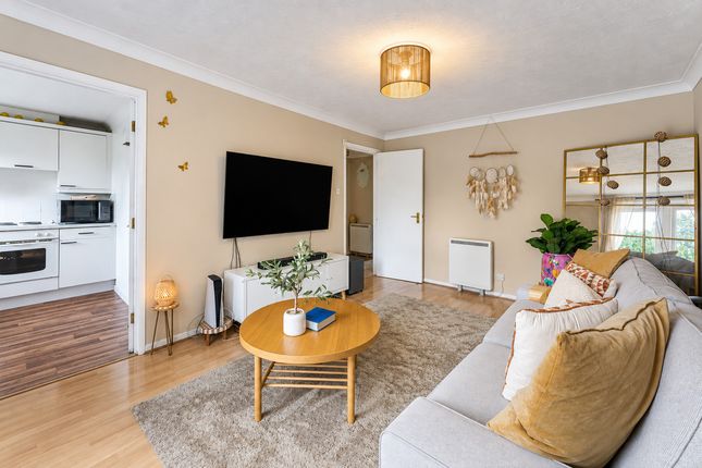 Flat Flat 25, 2, Green Pond Road, London photo 2